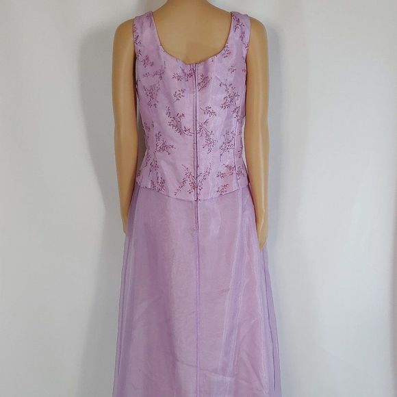 (28) NWOT Faviana Long Gown in Lilac Color - Picture 3 of 5